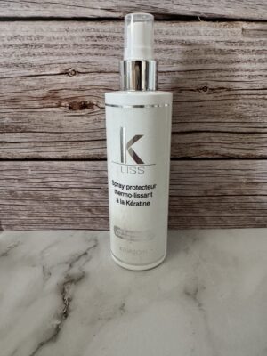Spray thermo protecteur à la kératine, protege les cheveux de la chaleur.
