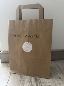 Box mystère produits capillaires cosmétiques et maison accessoires